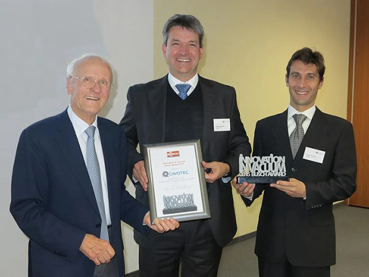 Die Preisträger des Innovation in Vacuum Busch Award: 2015 bei der Preisverleihung: (v.l.) Dr.-Ing.