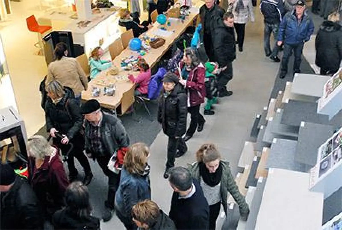 Die Besucher waren überrascht über neue Trends bei Farben und Formen.