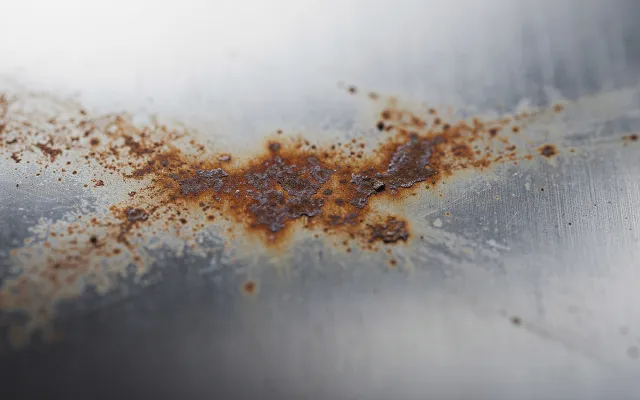 Bild: Edelstahlkomponenten richtig pflegen und dauerhaft schützen