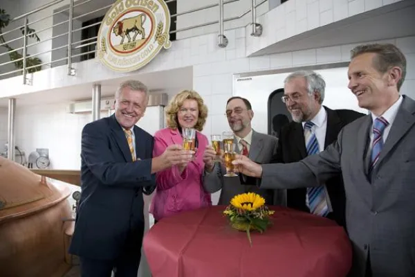 Bild: Wirtschaftsminister Pfister besucht Ulmer Brauerei Gold Ochsen