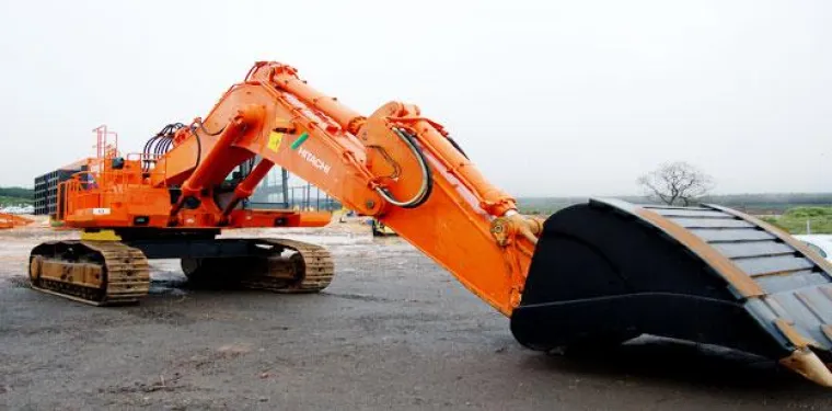 Bild: Bagger bei Erdarbeiten: Gute Symbiose aus Kraft und Geschwindigkeit