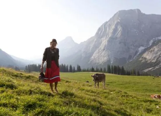 Wandern in Österreich: «Zu Fuß kann man besser schauen» Bild: Wandern in Österreich: «Zu Fuß kann man besser schauen»