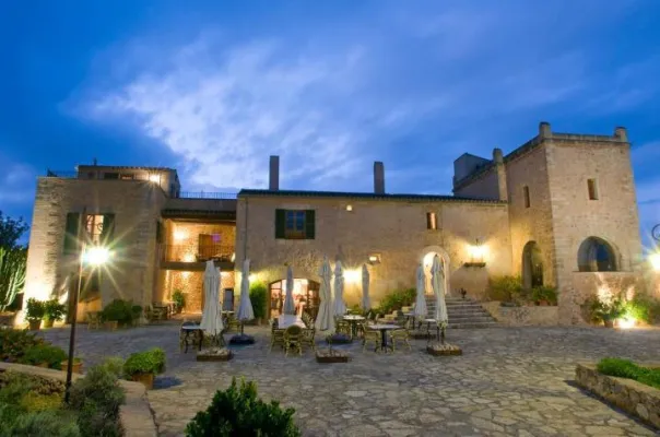 Royal Beauty kooperiert mit dem Fincahotel Son Amoixa Vell in Manacor auf Mallorca Bild: Royal Beauty kooperiert mit dem Fincahotel Son Amoixa Vell in Manacor auf Mallorca