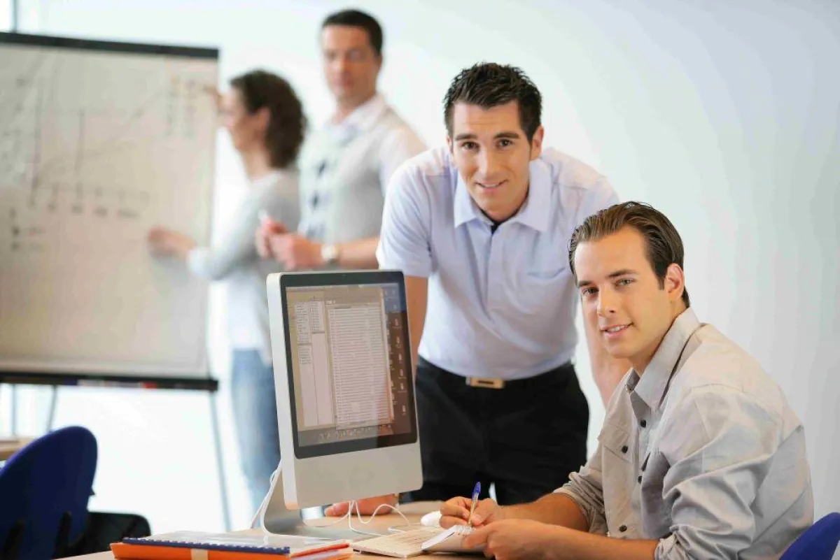 Absolventen des Fernstudiengangs Master Angewandte Mechatronik sind fit für Führungsaufgaben im internationalen Umfeld.