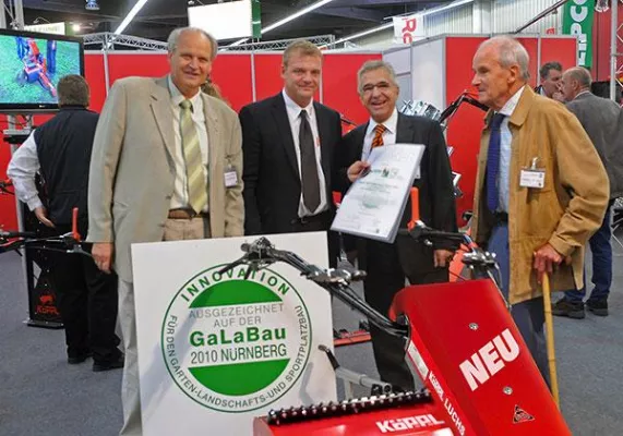 Bild: Köppl gewinnt erneut die Innovations-Medaille des Bundesverbandes Garten-, Landschafts- und Sportplatzbau e.V.