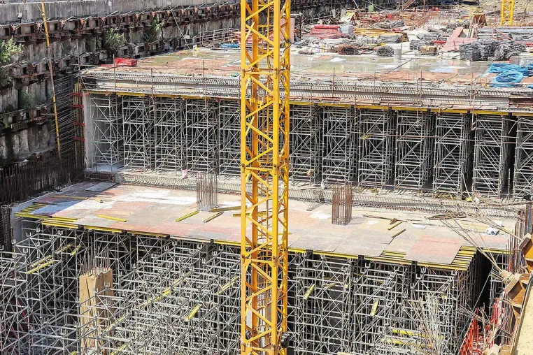 Bild: Bandra Kurla Complex (BKC): PERI beim Bau Asiens größter U-Bahnstation