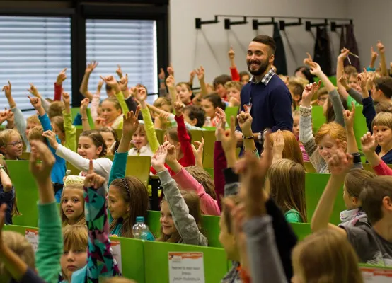 Professor und Kriminalrat erklären Tätersuche mit moderner Fingerabdruck-Analyse Bild: Professor und Kriminalrat erklären Tätersuche mit moderner Fingerabdruck-Analyse