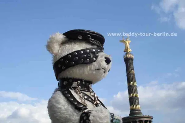 Bild: Plüschtiere erkunden das queere Berlin