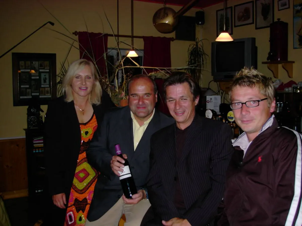 Angelika Winzig, Obfrau der Wirtschaftskammer Vöcklabruck und Nettosiegerin, Sponsor Erich Wagner, Golfclub Manager Mathias  Hitzenberger und Joachim Ackerl, Life Radio – der Musiksender beim fröhlich