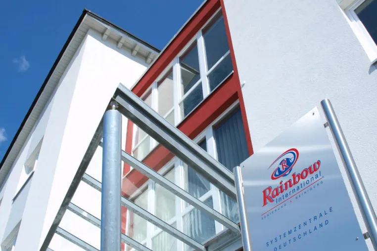 Bild: Deutscher Franchise Verband stellt Rainbow International als „Botschafter des Franchisings" vor