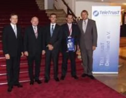 Bild: TeleTrusT Innovationspreis für Elektronisches Unterscheiben in Spanischen Sparkassen an SOFTPRO-Kunde CECA