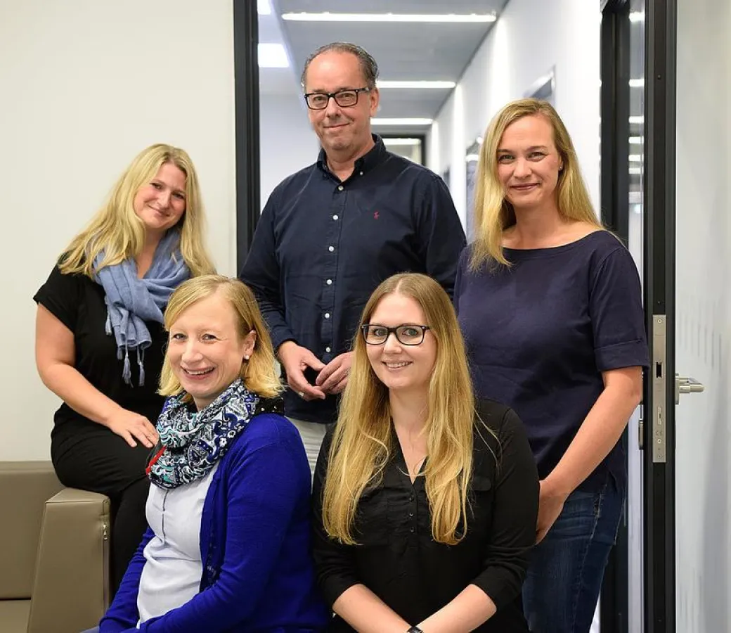 Das Forschungsteam: Daniela Limburg, Jessica Carlitscheck, Rüdiger Kißgen, Julia Austermühle und Carina Hübner (v.l.) (Universität Siegen)
