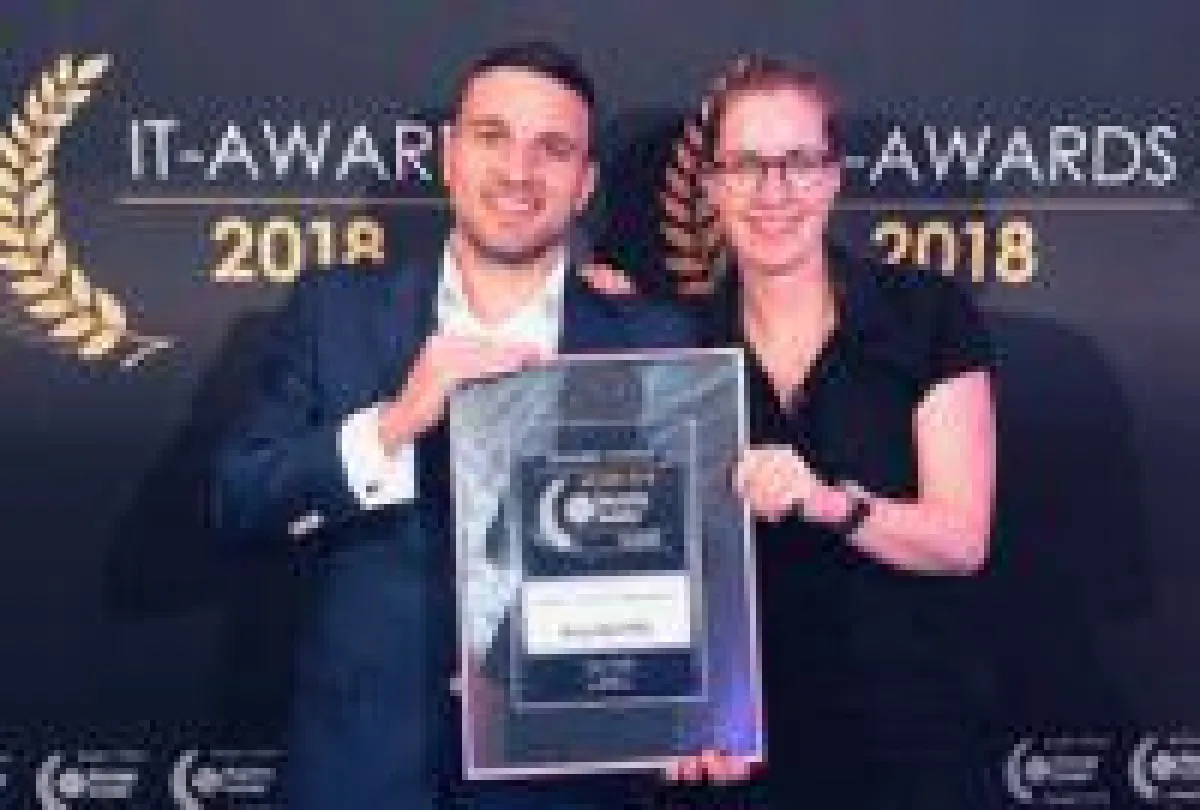 Prämiertes neues Zugpferd: Mit MIRA konnten CEO Dr. Amir Alsbih und Head of Marketing Manuela Kohlhas den Leserpreis einheimsen.