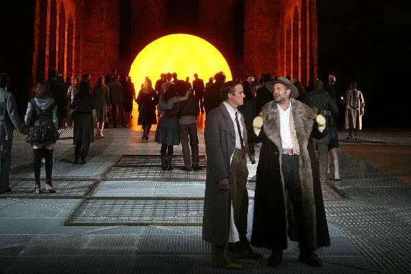 Ruine in Flammen: Bad Hersfelder Festspiele Bild: Ruine in Flammen: Bad Hersfelder Festspiele