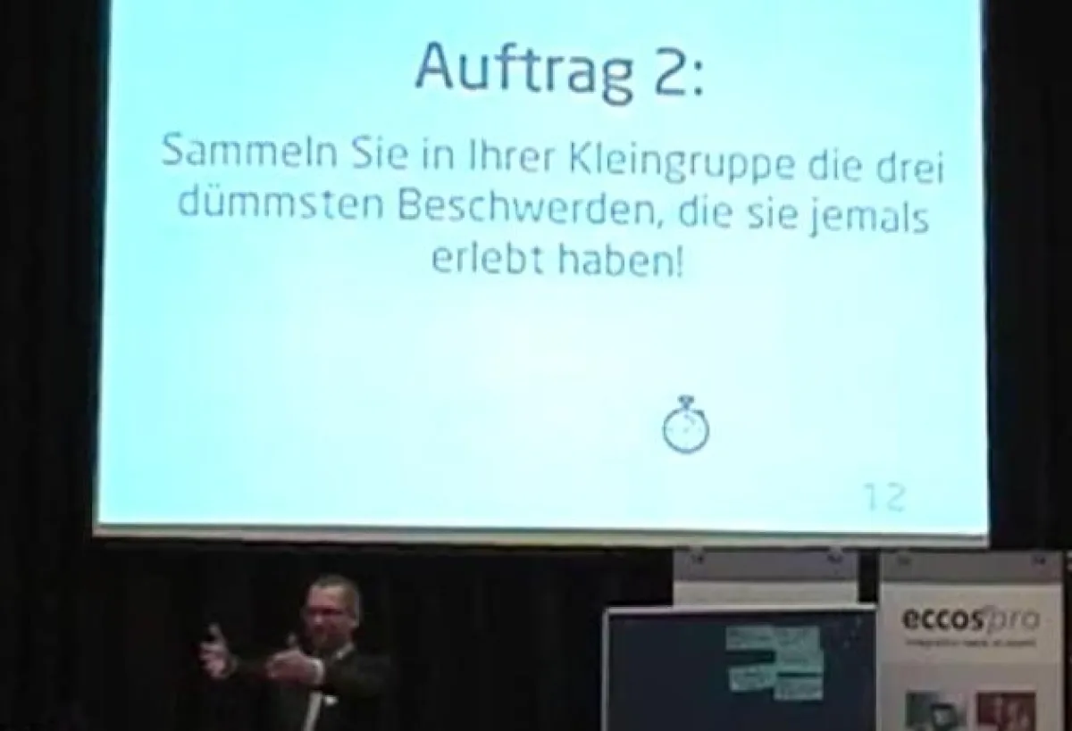 Björn Fiedler lässt tyische Beschwerden für den Schauspieler sammeln