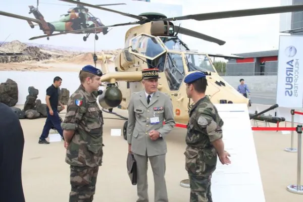 Bild: Militärmesse im Zeichen der Ukraine-Krise