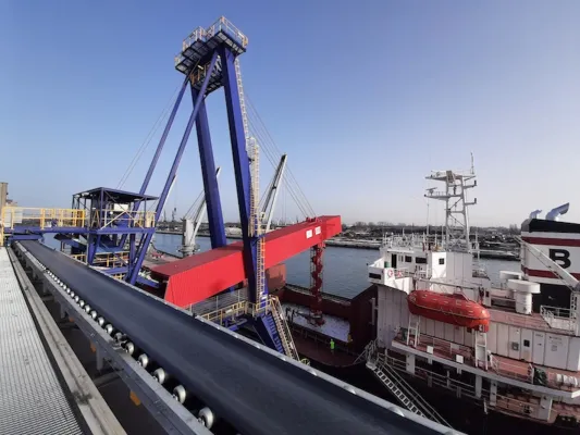 Neue Logistiklösung von SMB International: Komplexes Schiffsbeladeprojekt im Hafen von Danzig Bild: Neue Logistiklösung von SMB International: Komplexes Schiffsbeladeprojekt im Hafen von Danzig