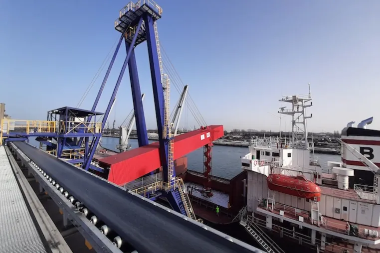 Bild: Neue Logistiklösung von SMB International: Komplexes Schiffsbeladeprojekt im Hafen von Danzig