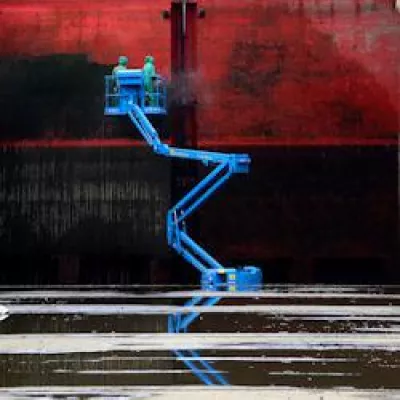 Bild: Nicht alltäglich anzusehen: Inspektionsarbeiten in der Schleusenkammer in Oberhausen