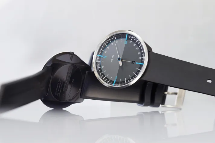 Bild: UNO 24 in 40 mm von BOTTA jetzt mit edlem, antiallergenen Titangehäuse