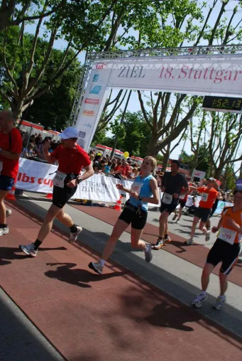 Bild: Mineralwasser macht aktiv: Bella FONTANIS fördert Frauenlaufteam beim Stuttgart-Lauf