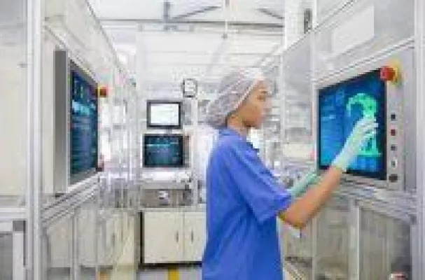 Bild: Schutz, Sicherheit und höchster Bedienkomfort - Multitouch Panel-PC und LCD in Edelstahl