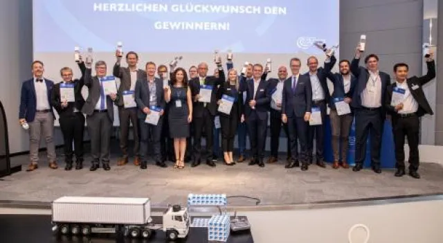 Bild: Telematik Award 2018: Wertvolle Pokale gingen an 13 glückliche Gewinner