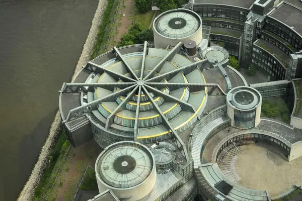 Sonnenschutzlamellen für Landtag in Düsseldorf Bild: Sonnenschutzlamellen für Landtag in Düsseldorf