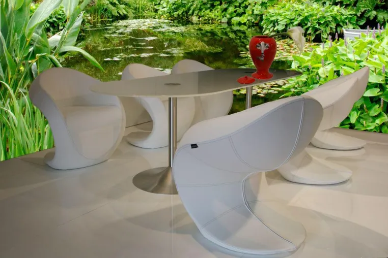 Bild: Weiße Designmöbel ganz pur für Garten und Terasse