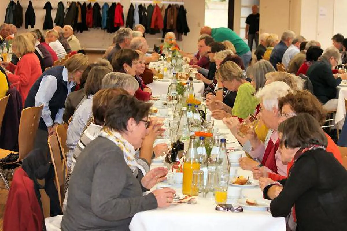 Die Stiftung Liebenau hat ihre ehemaligen Mitarbeiter zum Wiedersehen in Liebenau eingeladen.