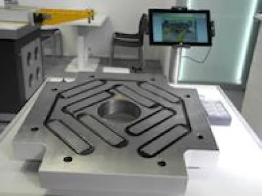 Bild: ROEMHELD auf der K-Messe: Große Nachfrage nach Hochtemperatur-Magnetspanntechnik für das Spritzgießen