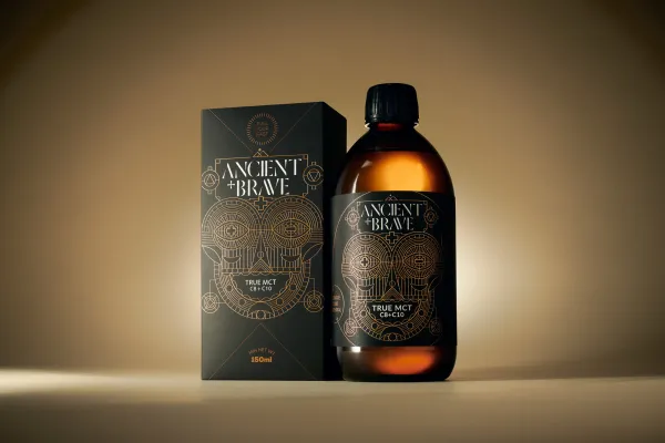Bild: ENERGIESCHUB FÜR GEHIRN, KÖRPER UND STOFFWECHSEL MIT TRUE MCT ÖL VON ANCIENT + BRAVE