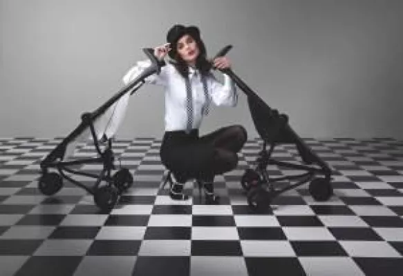 Bild: Stylisch unterwegs mit der limitierten QUINNY Edition “Zapp Black & White”