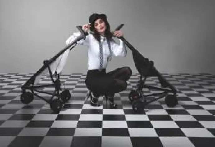 Bild: Stylisch unterwegs mit der limitierten QUINNY Edition “Zapp Black & White”