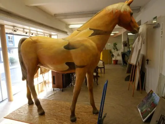 Bild: Arabische Pferde erleben und ein lebensgrosses Kunstwerk für einen guten Zweck ersteigern