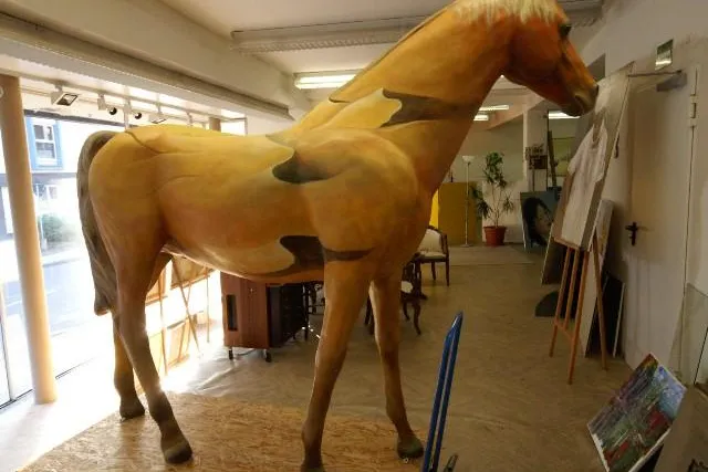 Arabische Pferde erleben und ein lebensgrosses Kunstwerk für einen guten Zweck ersteigern Bild: Arabische Pferde erleben und ein lebensgrosses Kunstwerk für einen guten Zweck ersteigern