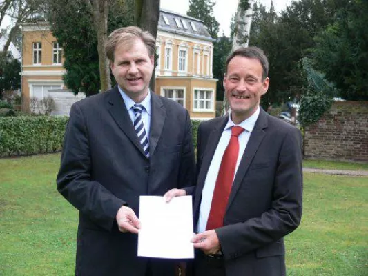 Bild: Dr. Frank Deges zum Professor an der EUFH berufen