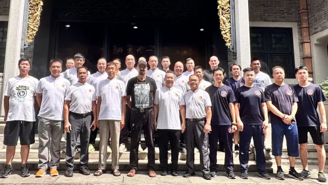 Bild: Großmeister Keith Kernspecht erhält in China als erster Europäer die höchste Anerkennung im WingChun KungFu 