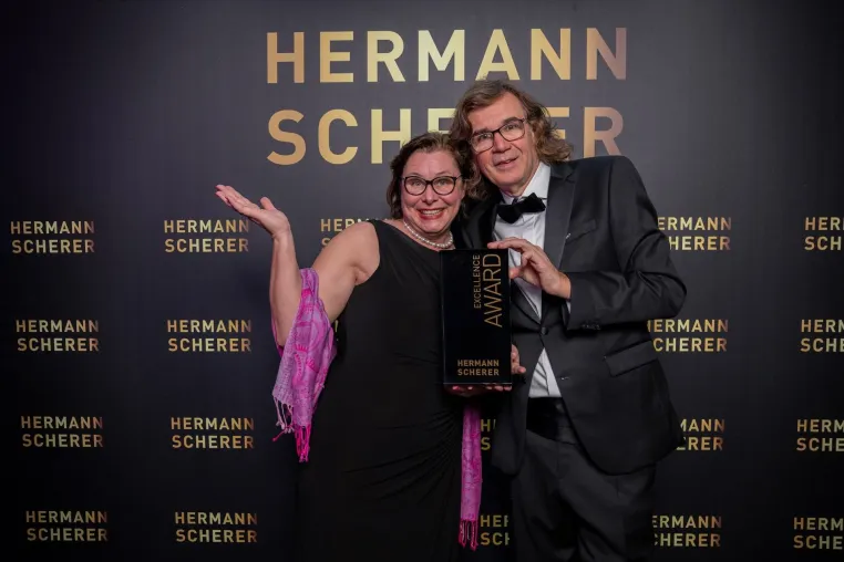 Ex-Vorständin appeliert an mehr Menschlichkeit in der Führung und gewinnt Excellence Award Bild: Ex-Vorständin appeliert an mehr Menschlichkeit in der Führung und gewinnt Excellence Award