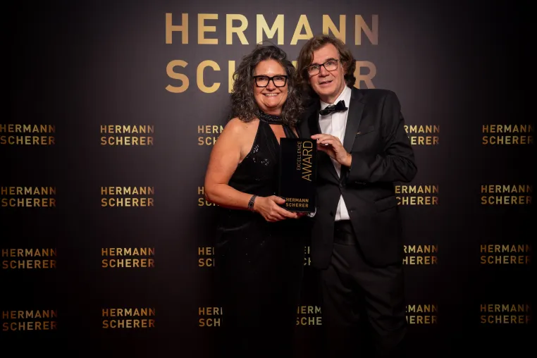 Bild: Heike Mies-Bendner aus dem Landkreis Bad Kissingen begeisterte beim Internationalen Speaker Slam in Wiesbaden