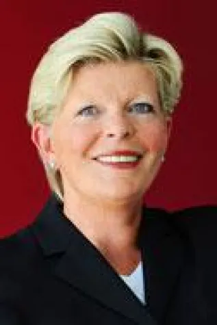 Monika Schulz-Strelow erhält Bundesverdienstkreuz Bild: Monika Schulz-Strelow erhält Bundesverdienstkreuz