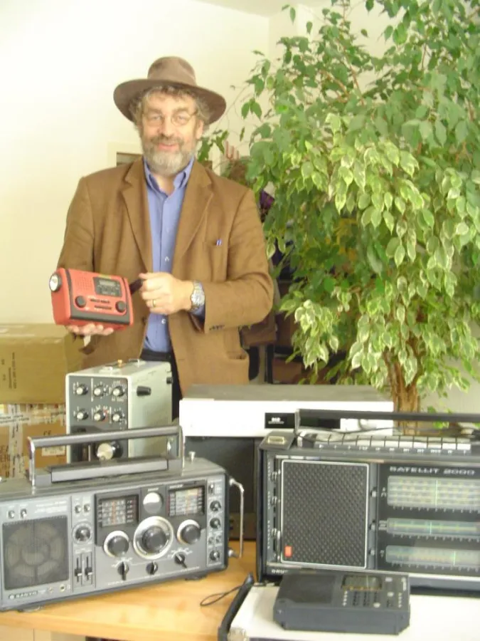 Gerd Greune freut sich über die Radiospenden.