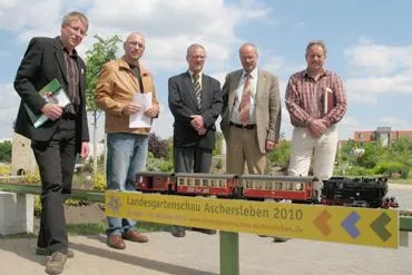 Ein symbolischer Brückenschlag nach Aschersleben ist vollzogen - Bürgerpark wird Kooperationspartner Bild: Ein symbolischer Brückenschlag nach Aschersleben ist vollzogen - Bürgerpark wird Kooperationspartner