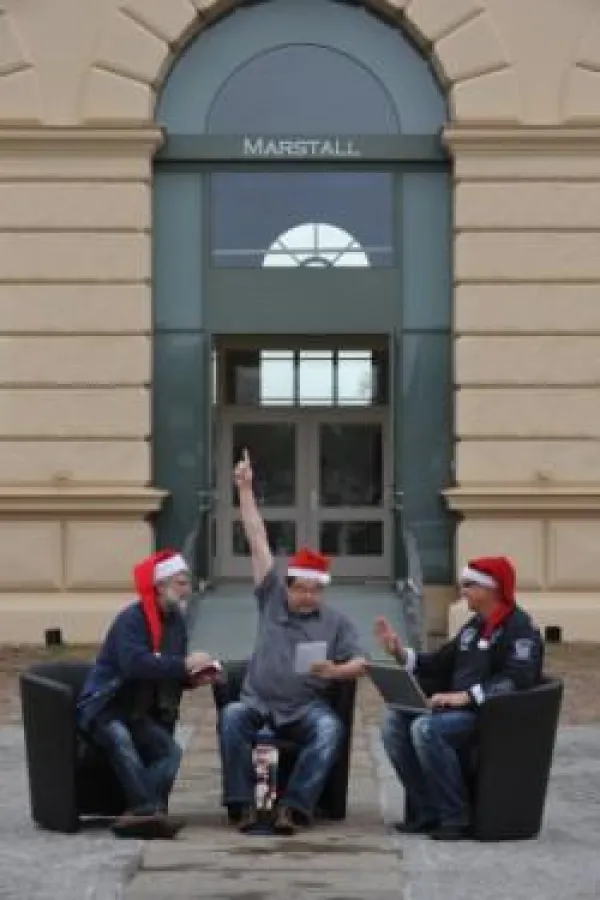 Die Autoren und Darsteller des Schweriner Weihnachtsmärchens (v.l.n.r.) Michael Ulrich, Leif Tennemann und André Kuchenbecker