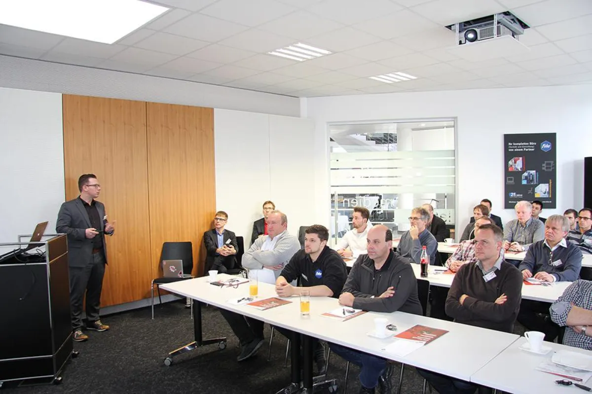 Interessierte Zuhörer beim Feha AdminFrühstück „Security Insights“