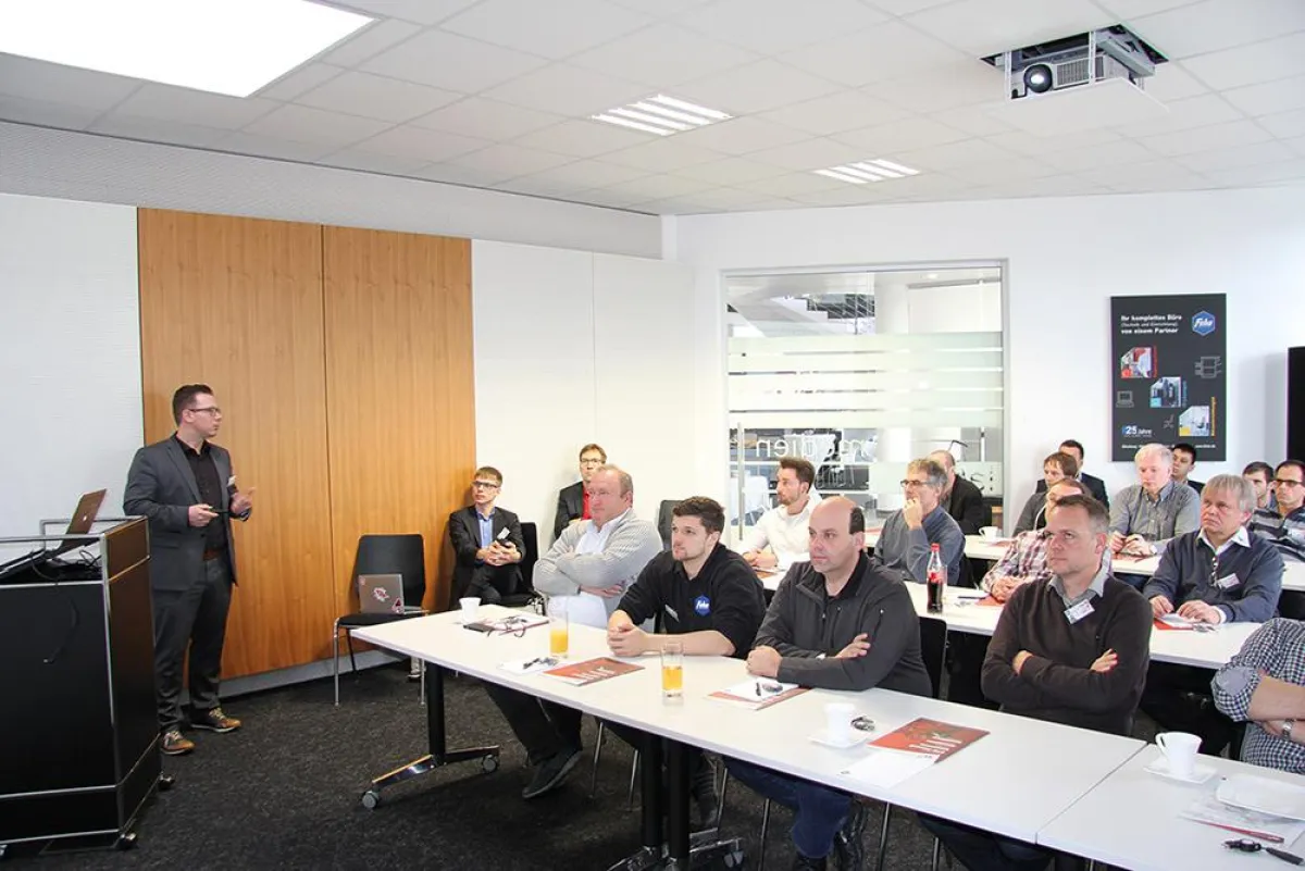 Interessierte Zuhörer beim Feha AdminFrühstück „Security Insights“