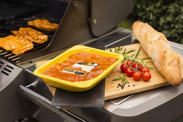 Mariniertes Geflügel in TraySkin®:Innovatives Vakuum-Verfahren von SEALPAC für beste Aroma-Entfaltung Bild: Mariniertes Geflügel in TraySkin®:Innovatives Vakuum-Verfahren von SEALPAC für beste Aroma-Entfaltung