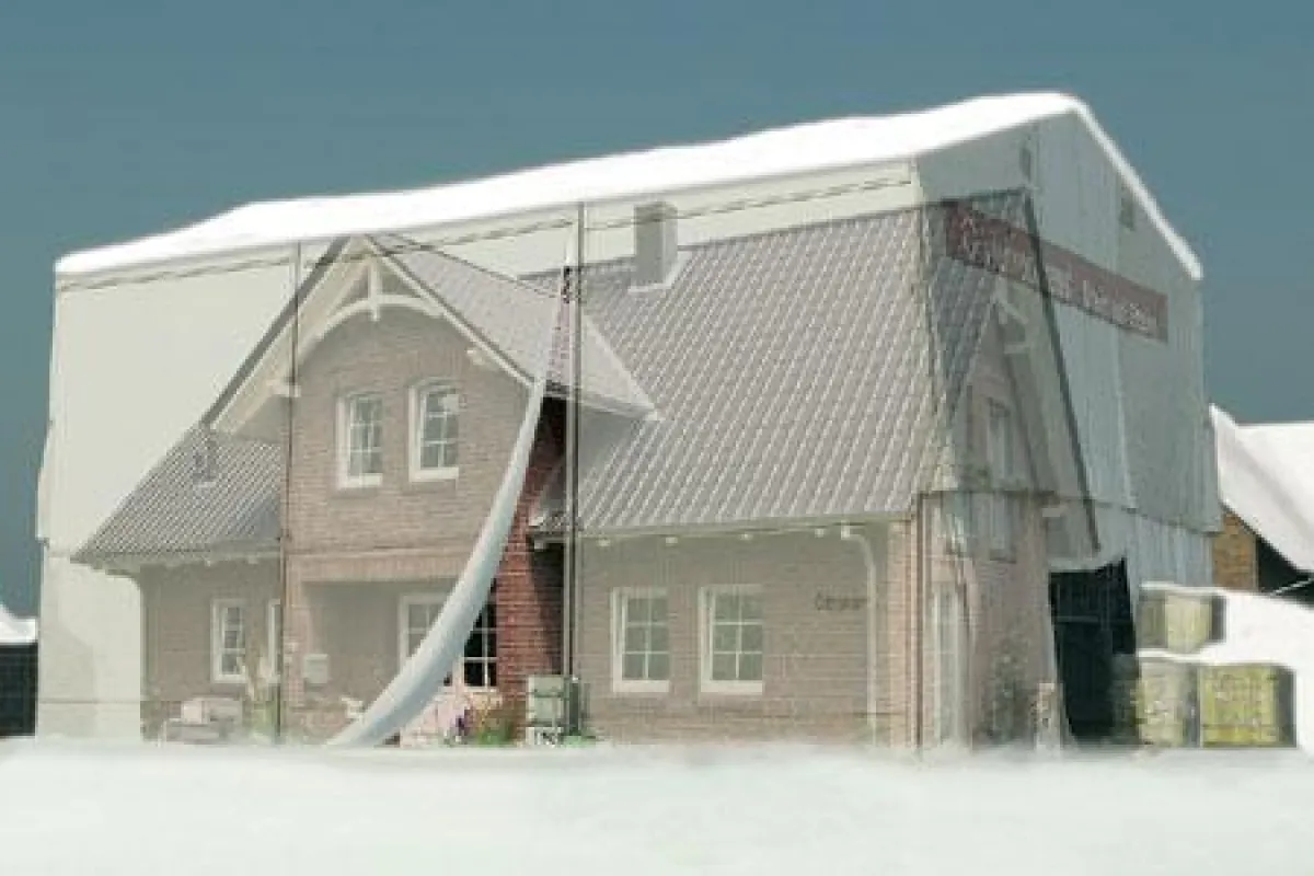 Haus unter Zelt