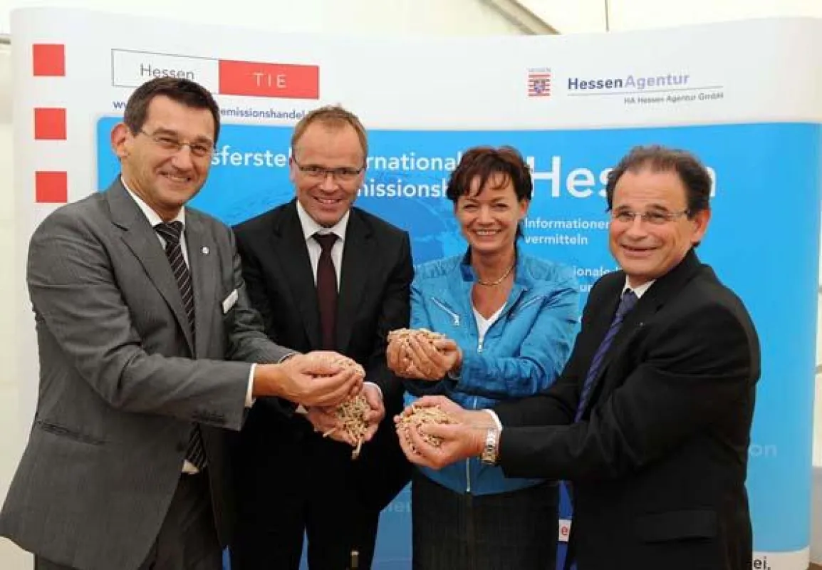 Harald Zimmermann (Urbana Energietechnik), Michael Homann (EVO Offenbach), Staatsministerin Lucia Pu
