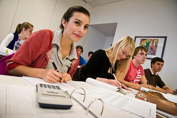 Bild: Die EBC Hochschule Campus Hamburg informiert am 03. Mai 2011 über ihr vielseitiges Studienprogramm